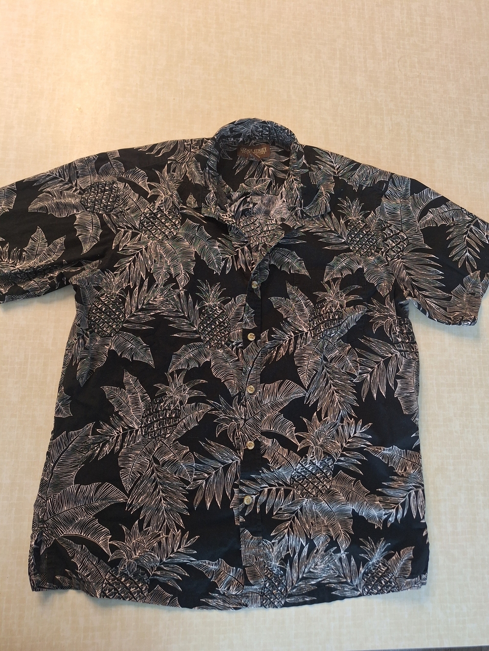 Men's Black Pineapple Print Short-Sleeve Button-Down Shirt